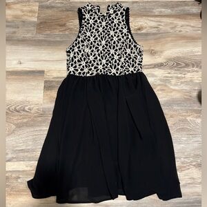 Elegant Black and Cream Dress Women’s Size Small